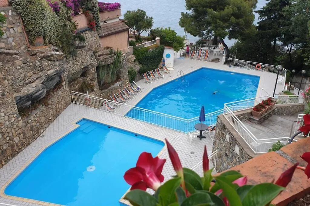 Apartment Appartamento In Contesto Privato Sul Mare La Conca Verde, Andora